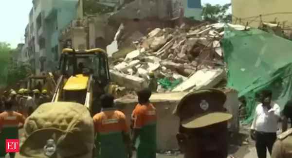  100 year old building collapsed in Chennai Mannady - 4 trapped 