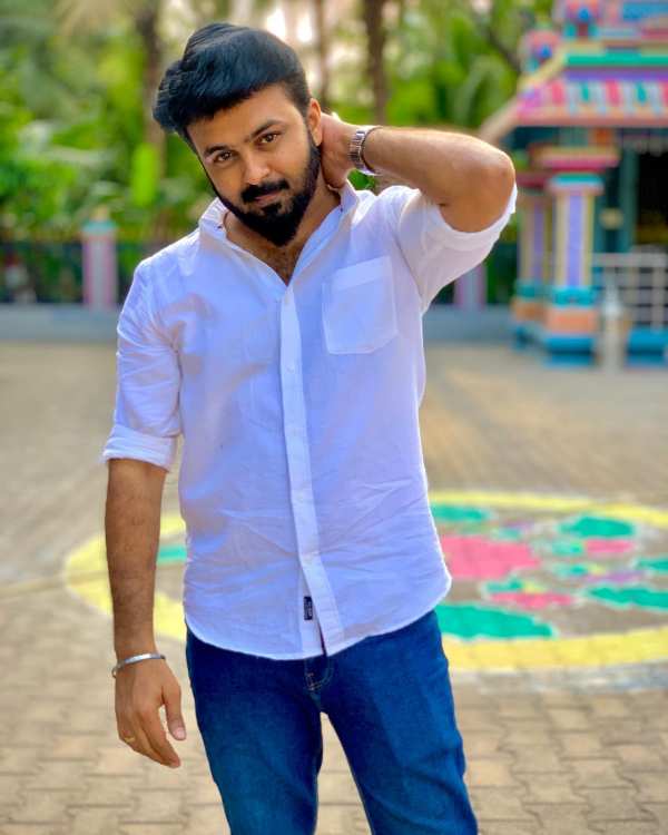 Pandian Stores Venkat is playing the lead role in the upcoming East Vaasal serial Pandian Stores Venkat is playing the lead role in the upcoming East Vaasal serial