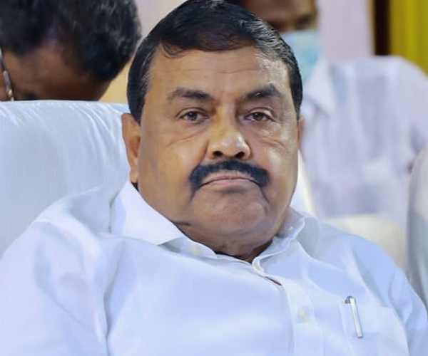 Rajakannappan Says, Iraianbu Ias Just brings 2 chapatis from home in a container 