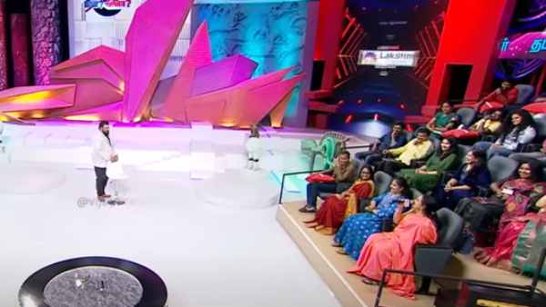 Neeya Naana show after singer Reshmi regrets her failures 