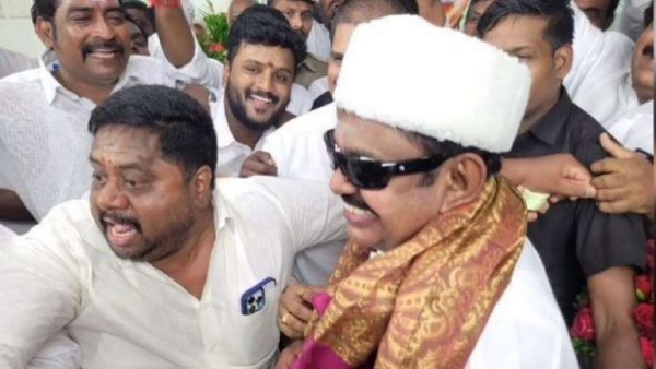 Edapadi Palanisamy supporters paste poster in Ramanathapuram 