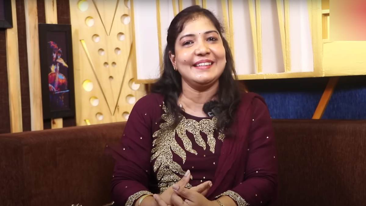 Neeya Nana participated in Saravanan Meenakshi serial sang the title song Priya Prakash Interview 