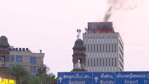 2 முதல் 3 வீரர்கள் செல்லலாம் 