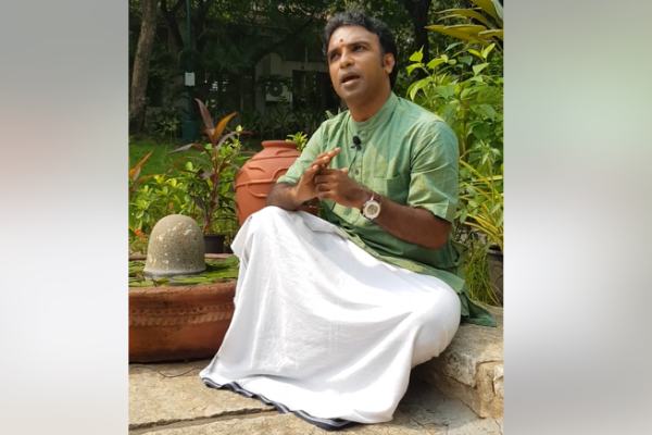 கல்லூரிக்குள் வர முடியாது 