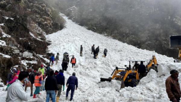 சாலை மூடப்பட்டுள்ளது 