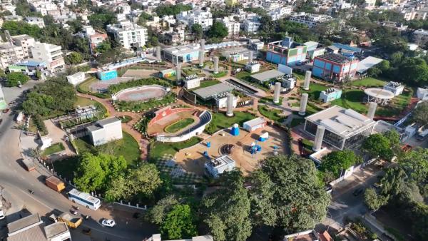 சுற்றி பார்த்த முதல்வர் ஸ்டாலின் சுற்றி பார்த்த முதல்வர் ஸ்டாலின்