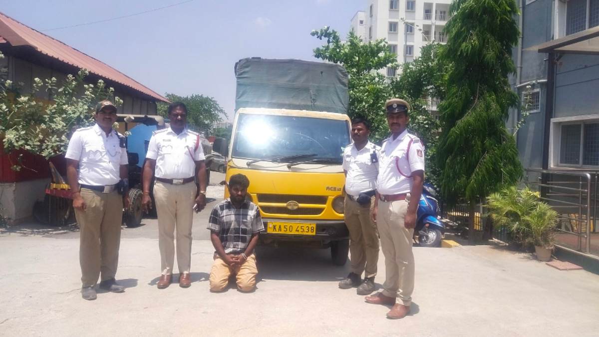 From twitter Complaint Bangalore police arrested tata ace driver who threaten to Scooter rider after the accident 