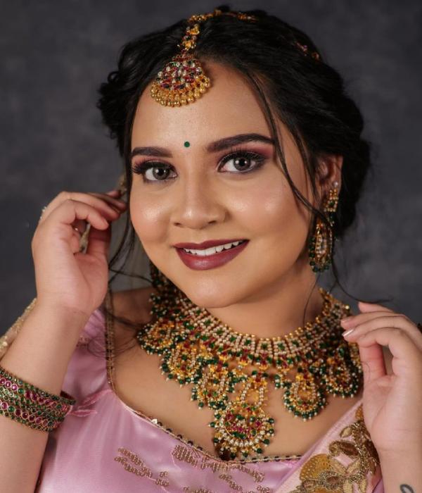 மணப்பெண் உடையில் கலக்கல் மணப்பெண் உடையில் கலக்கல்