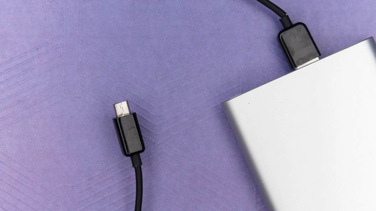 Why FBI Says Don’t Charge Your Phone At Public Charging Points