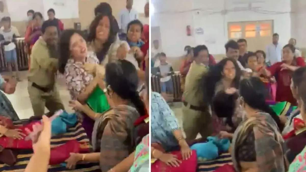 Two women getting into a ugly fight over a saree in Karandaka Mysore Silks store Two women getting into a ugly fight over a saree in Karandaka Mysore Silks store
