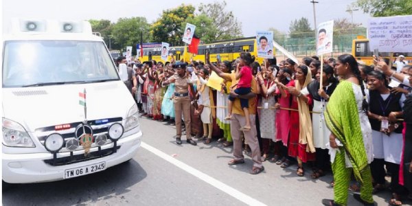 CM MK Stalin gave prize to 14 social workers and governement employees 