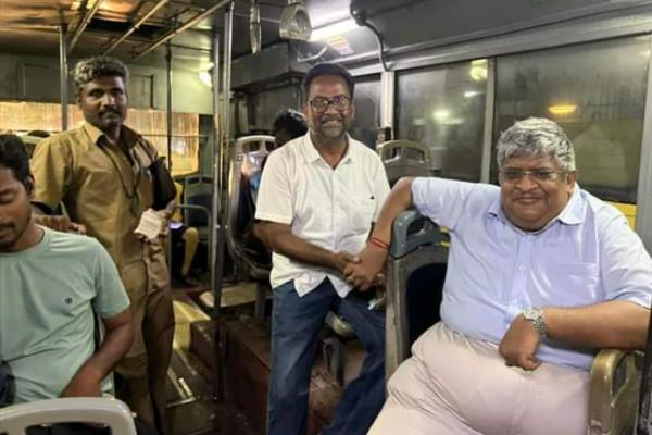  What Anand Srinivasan says about traveling in Bus in Chennai