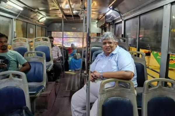  What Anand Srinivasan says about traveling in Bus in Chennai