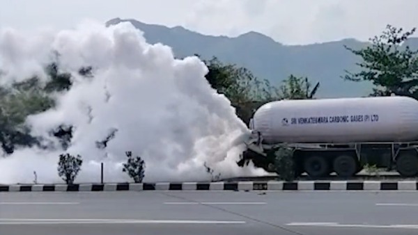 Carbon dioxide released as Lorry got into accident in Tamilnadu Kerala border Carbon dioxide released as Lorry got into accident in Tamilnadu Kerala border