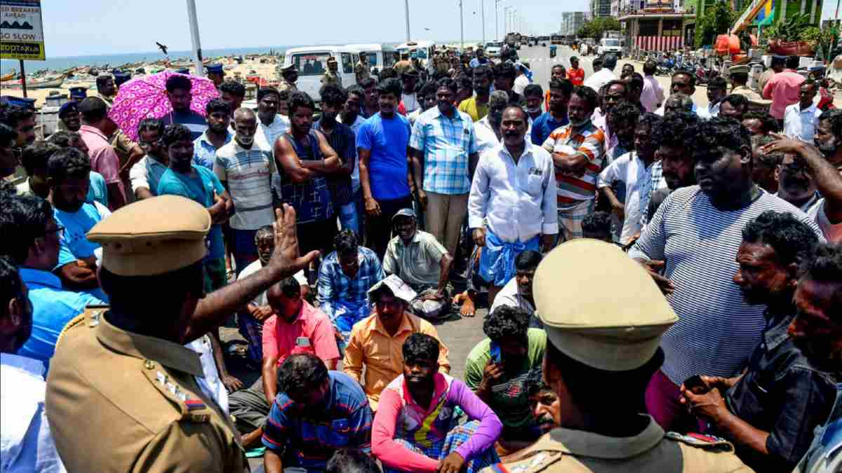 Chennai Nochikuppams fishermen arrested after the protest demanding allocates houses Chennai Nochikuppams fishermen arrested after the protest demanding allocates houses