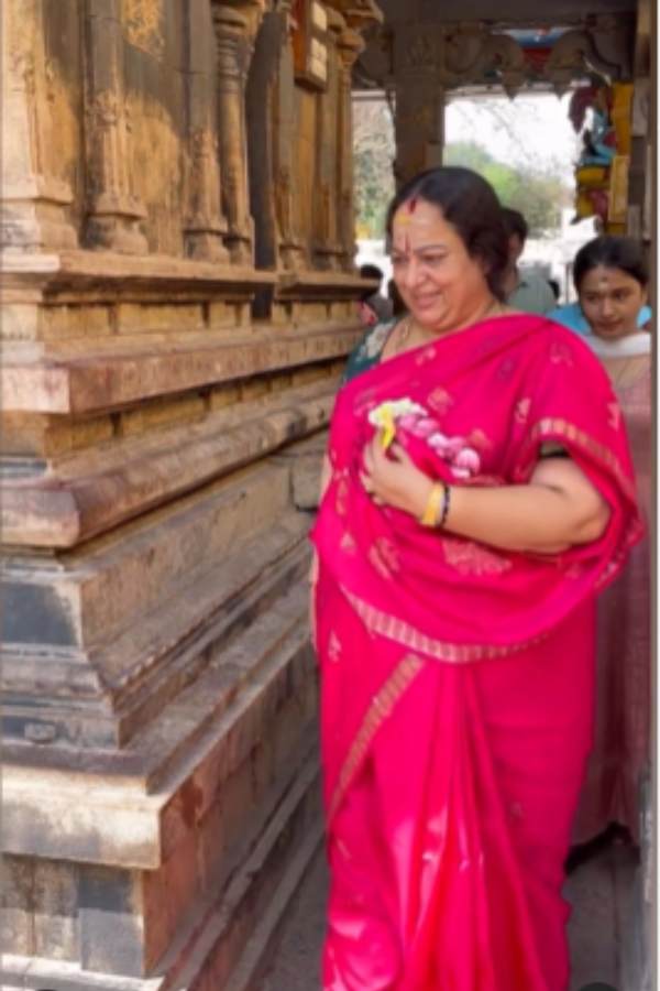 Actress Nalini bows with Snegan and Kanika at the Madurai temple 