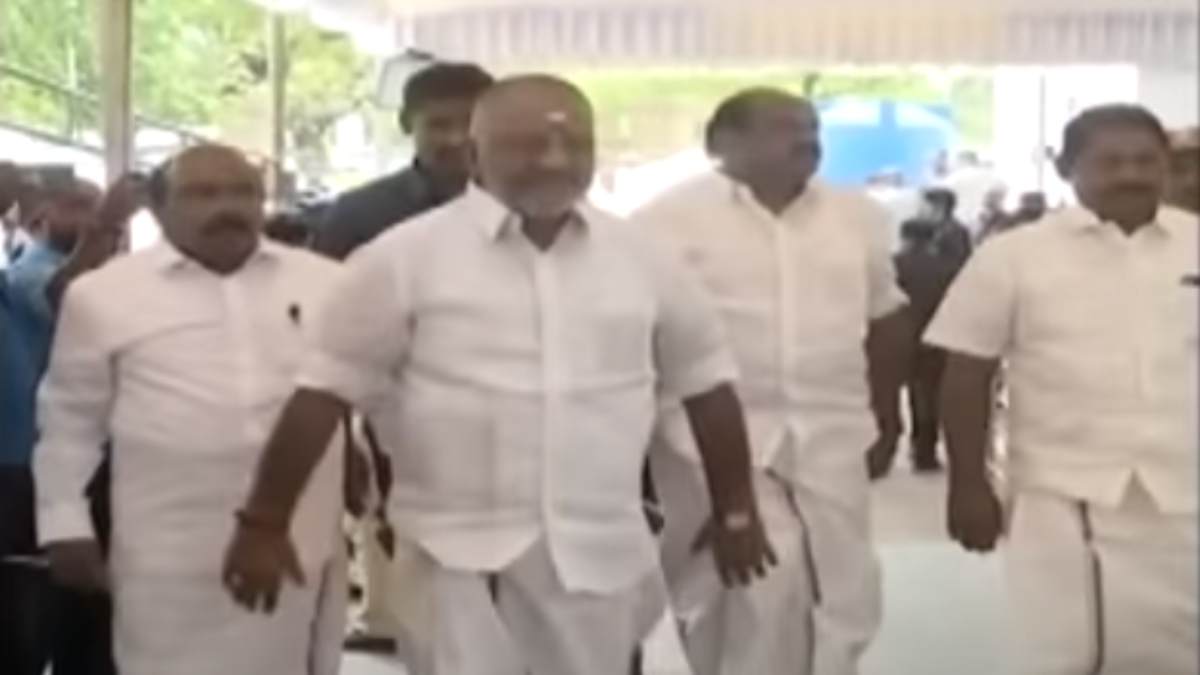 Only 4 Members with him, He may start a New Party: AIADMK former Minister Jayakumar slams OPS 
