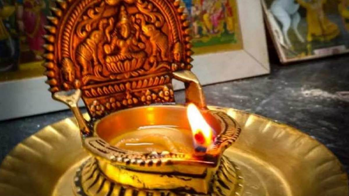 Spirituality tips Tamil: Vilakketrum Pothu Seiya Vendiyavai Seiyakkoodathavai 