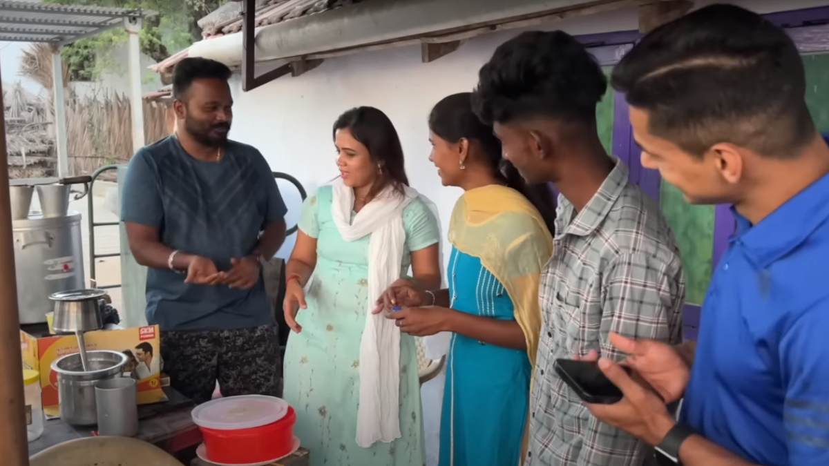 VJ Manimekalai visited his hometown for the store opening and the interesting thing 