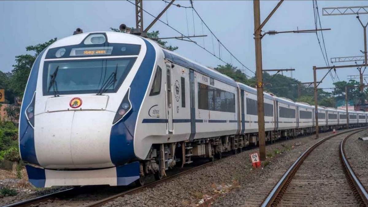 Vande Bharat train from Kannur - Thiruvananthapuram comes 10 mins late amid Chennai Coimbatore Train success 