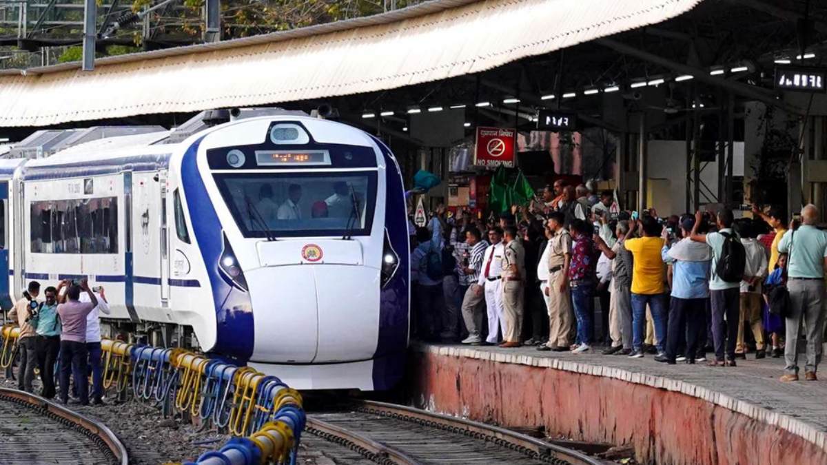 Vande Bharat train from Kannur - Thiruvananthapuram comes 10 mins late amid Chennai Coimbatore Train success 