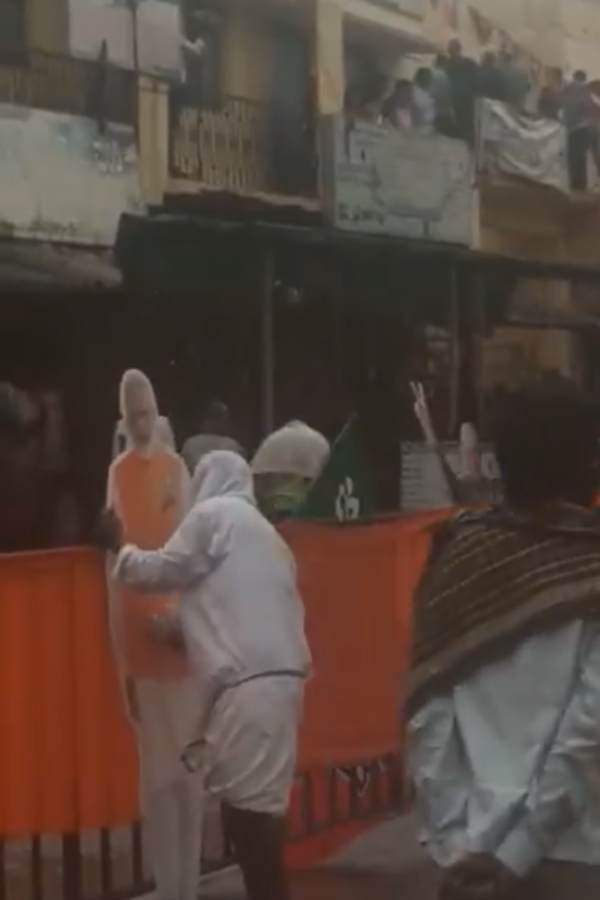 Karnataka Election 2023: Amid heavy rains Man in Devanahalli Cleaning PM Modis Cut Out 