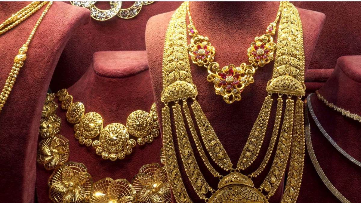 What are the simple ways to persevere gold ornaments Akshaya Tritiya 2023