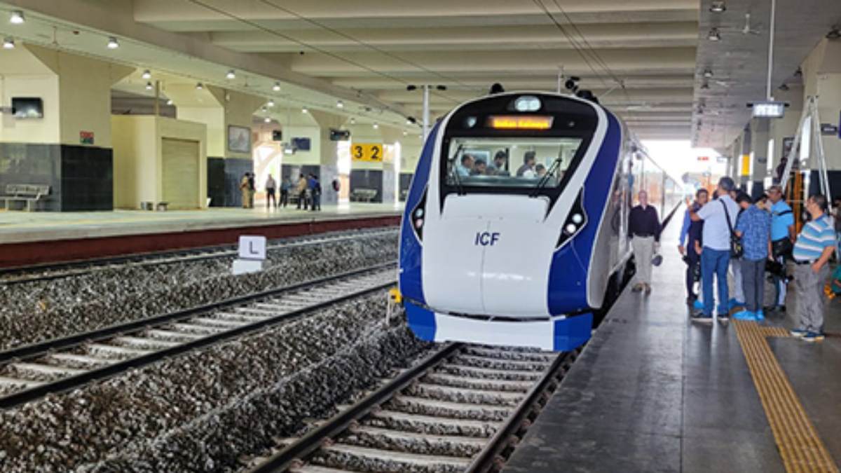 Pm Narendra Modi to arrive Cochin today to flag off Vande Bharat tomorrow 