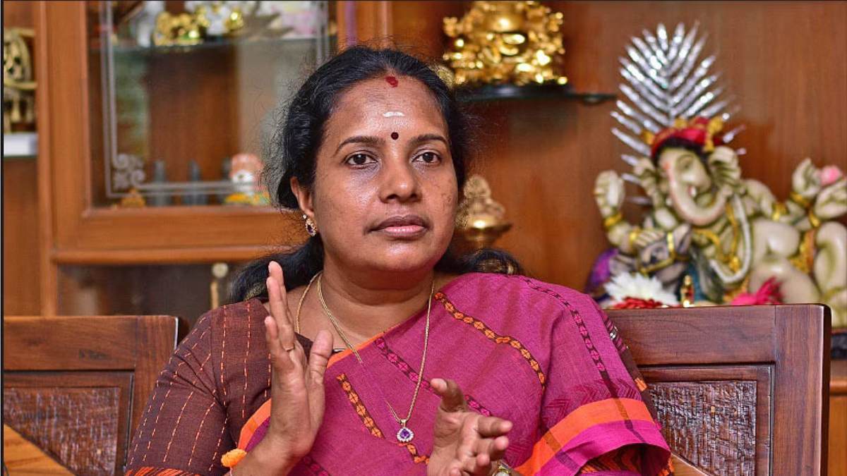 BJP Vanathi Srinivasan targets DMK govt on its liquor policy case