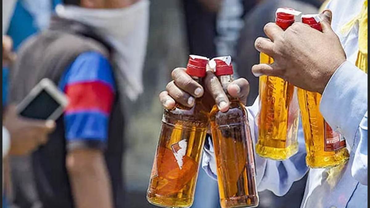 BJP Vanathi Srinivasan targets DMK govt on its liquor policy case