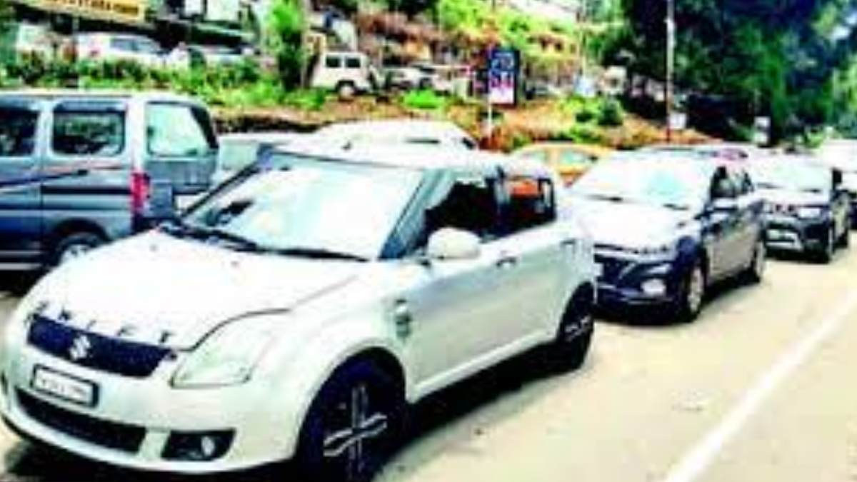 Traffic diverted in Ooty as more tourists come to enjoy their vacation Traffic diverted in Ooty as more tourists come to enjoy their vacation