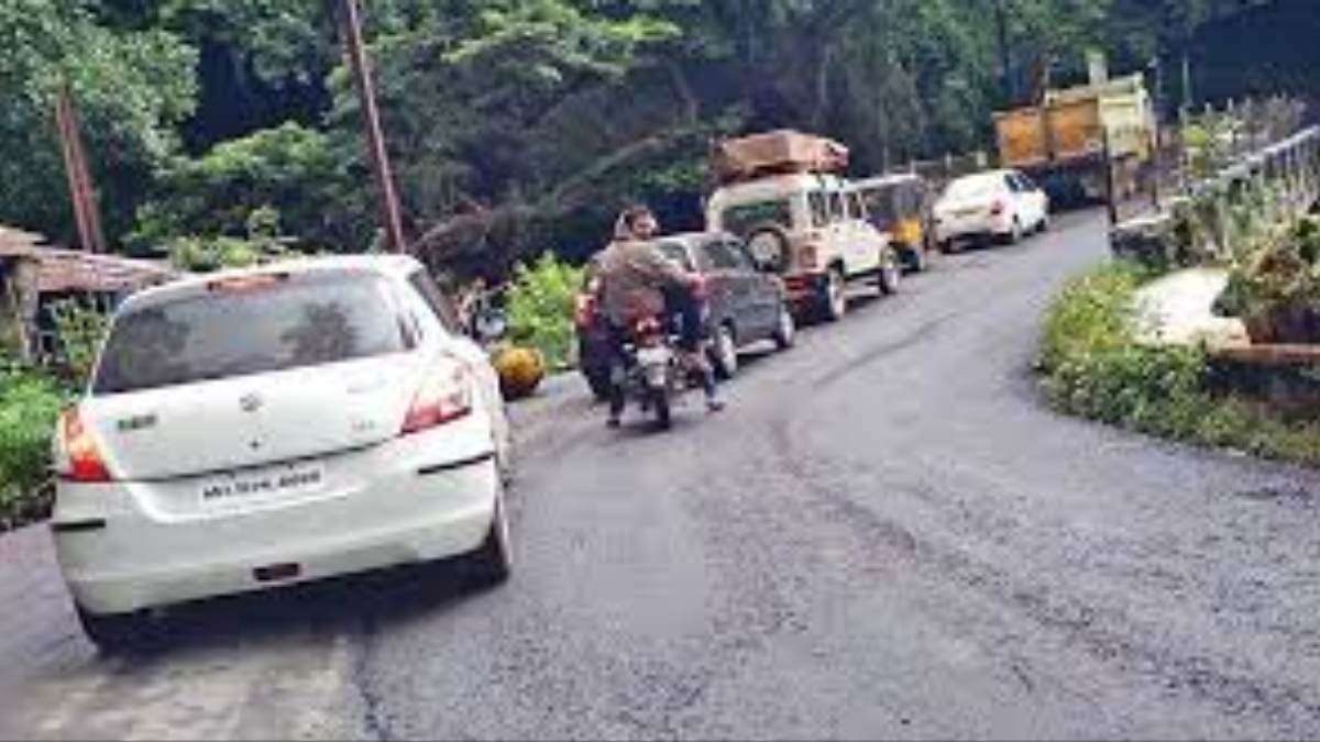 Traffic diverted in Ooty as more tourists come to enjoy their vacation Traffic diverted in Ooty as more tourists come to enjoy their vacation