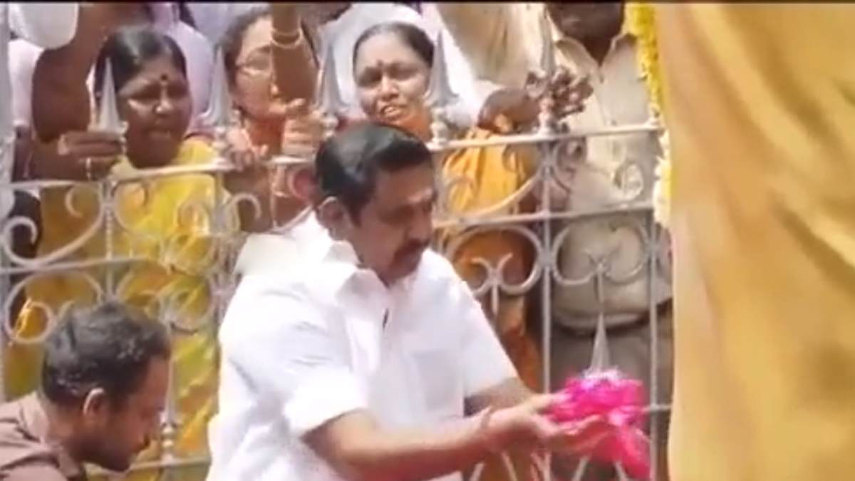 Edappadi Palaniswami along with his family participated in yaga puja held in siluvampalayam 