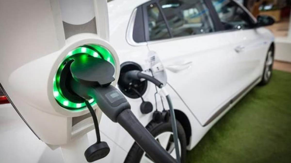 Yogi Adityanath announced new incentives to increase the use of electric vehicles in Uttar Pradesh 