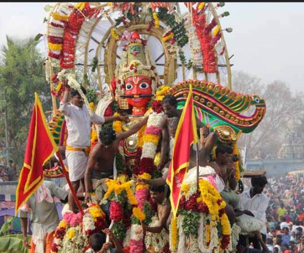 Vizhupuram Koovagam Koothandavar Temple Aravan kalappali on 3rd May 