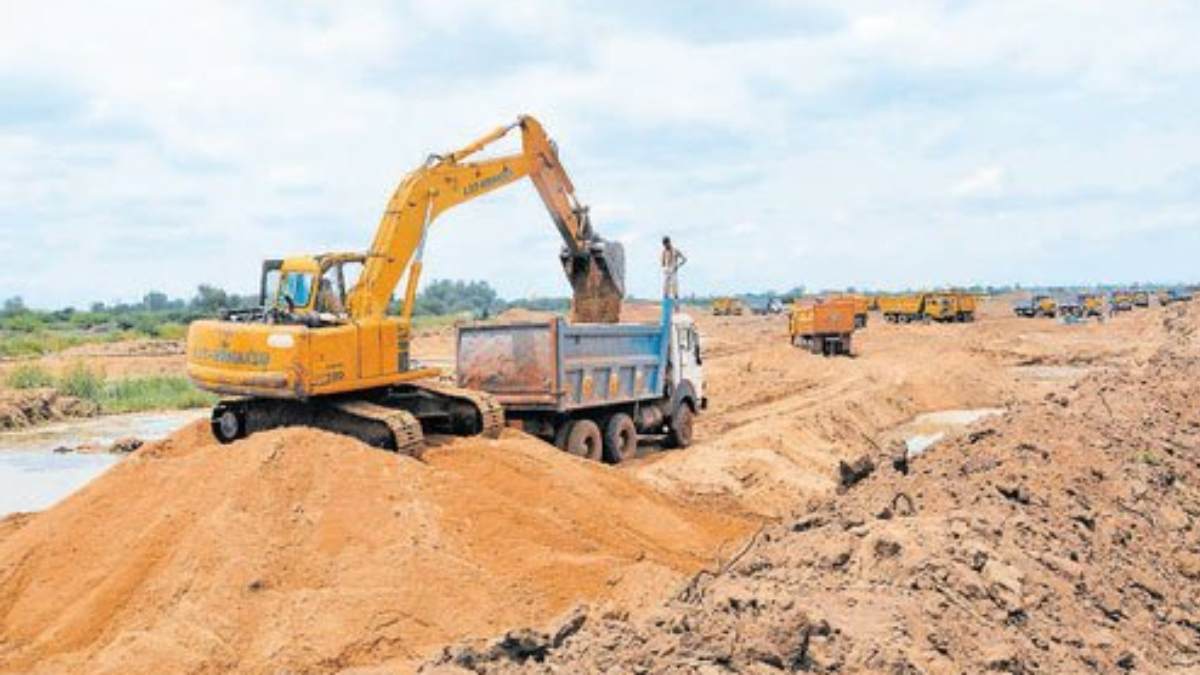 Attempted murder on VAO who foiled sand smuggling Terror in Salem Omalur 