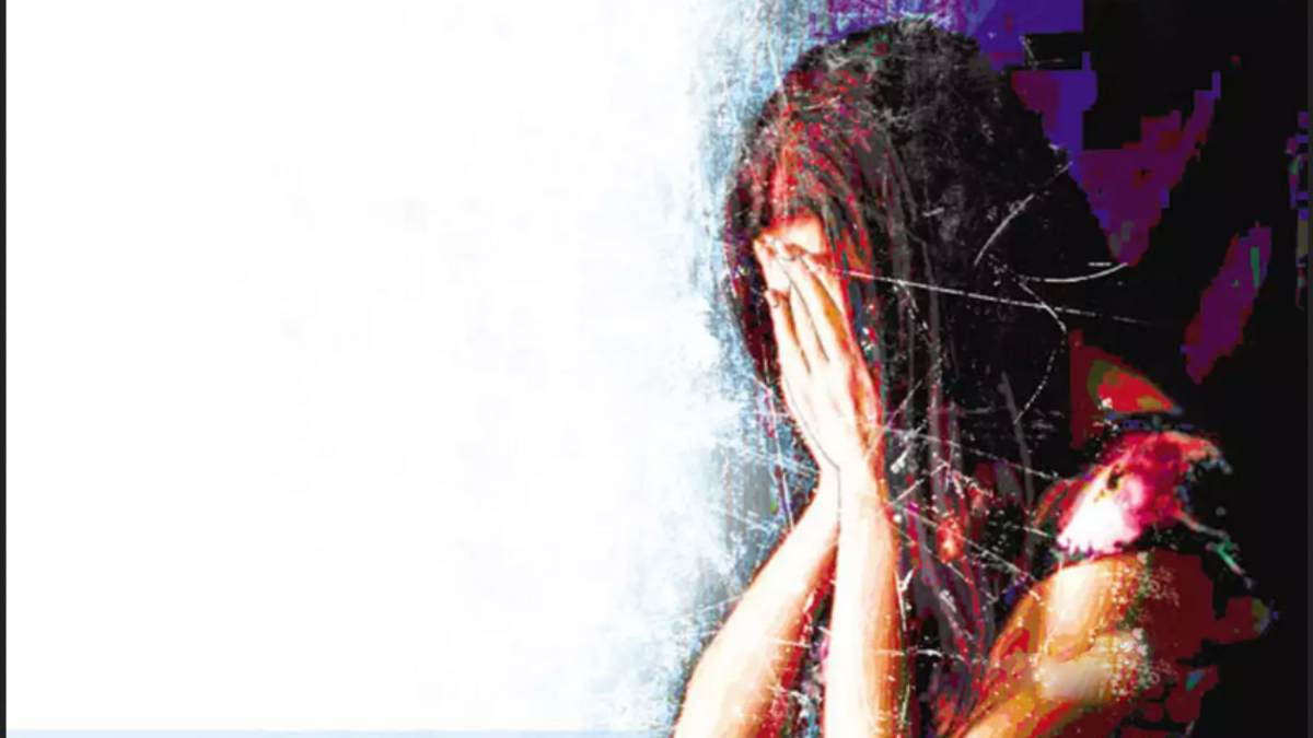 Complaint against a private hospital doctor for raping and aborting a medical student in Salem 