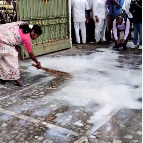  ADMK volunteers poured milk on Edappadi Palanisamy picture in AIADMK head office