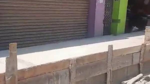 கதவுகளை திறக்க முடியாமல்.. 