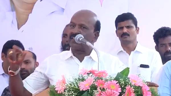 வாழ்க்கை இருண்டு விட்டது 