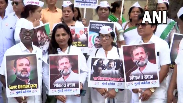 Rahul Gandhi arrives to Surat with Priyanka, Congress leaders Rahul Gandhi arrives to Surat with Priyanka, Congress leaders