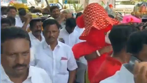 சீர் வரிசைப் பொருட்கள் சீர் வரிசைப் பொருட்கள்