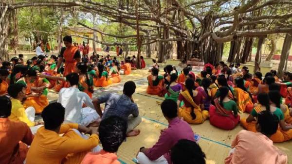 17 வயது மாணவிக்கு ஆபாச மெசேஜ் 