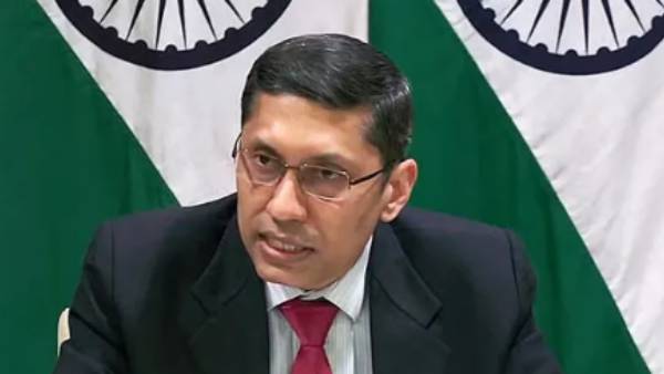  3 மொழிகளில் வெளியீடு 