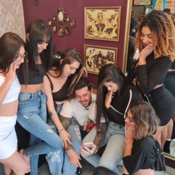  6 மனைவிகள்