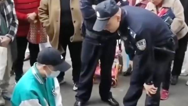 சீனாவில் கல்லூரிகளுக்கு விடுப்பு சீனாவில் கல்லூரிகளுக்கு விடுப்பு