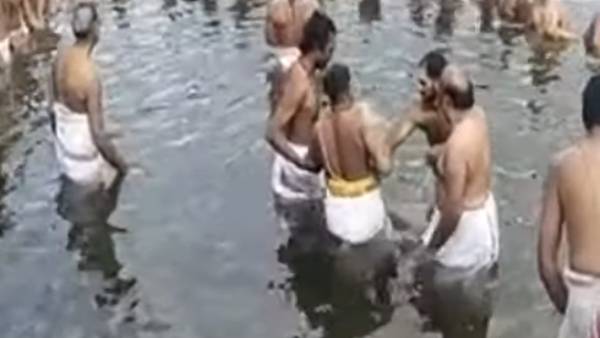 கால் சிக்கியது 