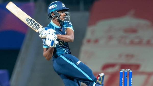 இரண்டு தமிழர்கள் 