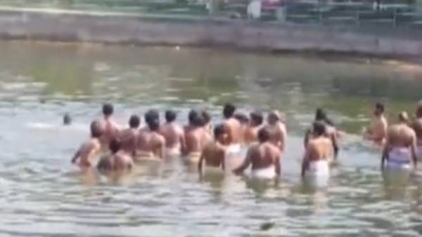 தூர்வாரப்பட்ட குளம் 