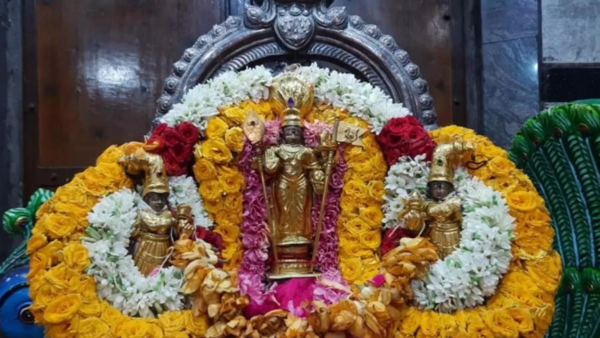 One Coconut auctioned for Rs 30 Thousand in Bodi murugan temple 